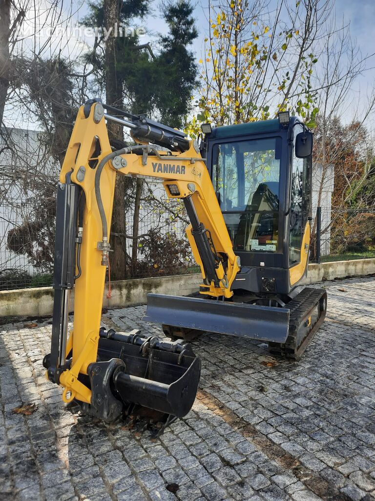 حفارة صغيرة Yanmar SV22