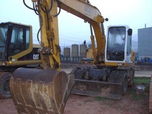 حفارة ذات العجلات LIEBHERR A-902