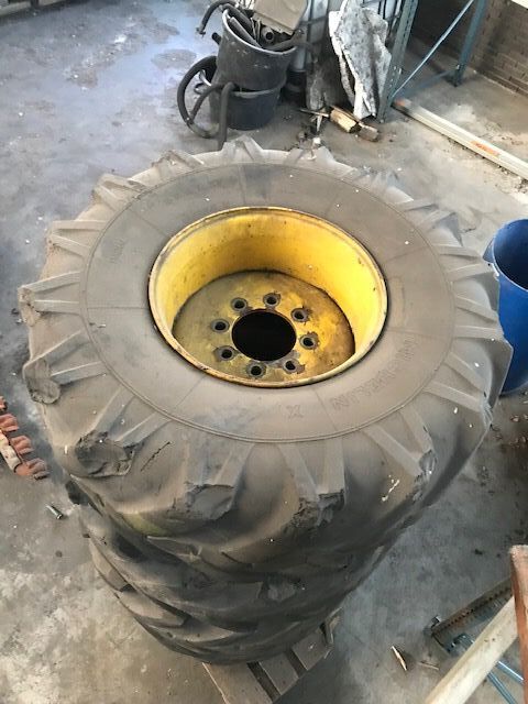 عجلة Michelin Double X  18 x 19.5 XF - Reifen Massiv Baumaschine